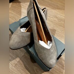 Toms Julie Desert Taupe Suede flats